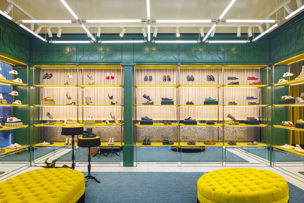 BedrockDetroit's tweet photo. Welcome to downtown Detroit, @gucci! The luxury brand recently opened its new #Detroit boutique at 1274 Library Street with men’s and women’s clothing, jewelry, accessories, and décor. Check out the new location today! https://t.co/ey6re28ir7