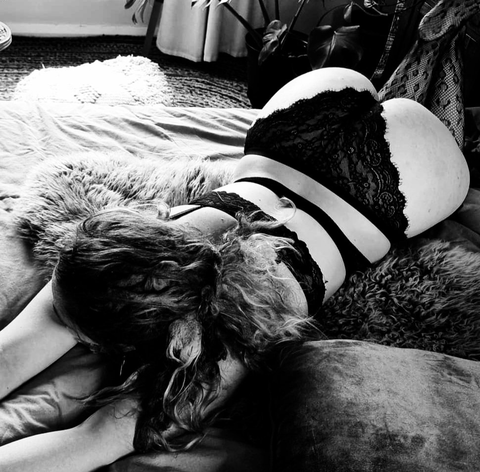 eversummer11's tweet photo. Phew what a week!  But I'm back at work tomorrow, give me a call x

#sensualmassage #lovingtouch #sexyhippy #love #loveyourself #lingerie #dreadlocks https://t.co/5paH3CGn9A