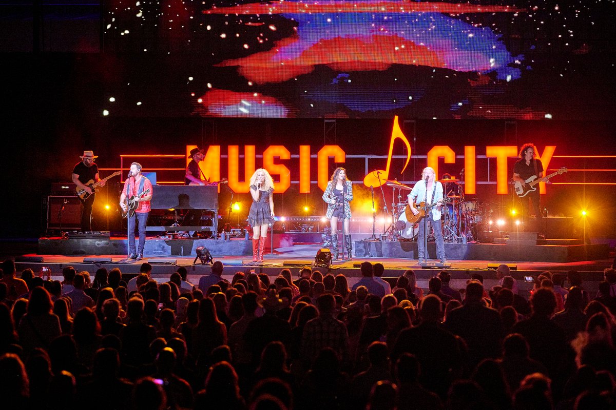 ❤️ Over 5,000 professionals have been with us at #ASAE22 these last few days, with the highest association executive attendance since 2018 in Chicago!

🎉 THANK YOU to everyone for your participation! Can't wait to CELEBRATE w/you all one last time at the Closing Celebration!