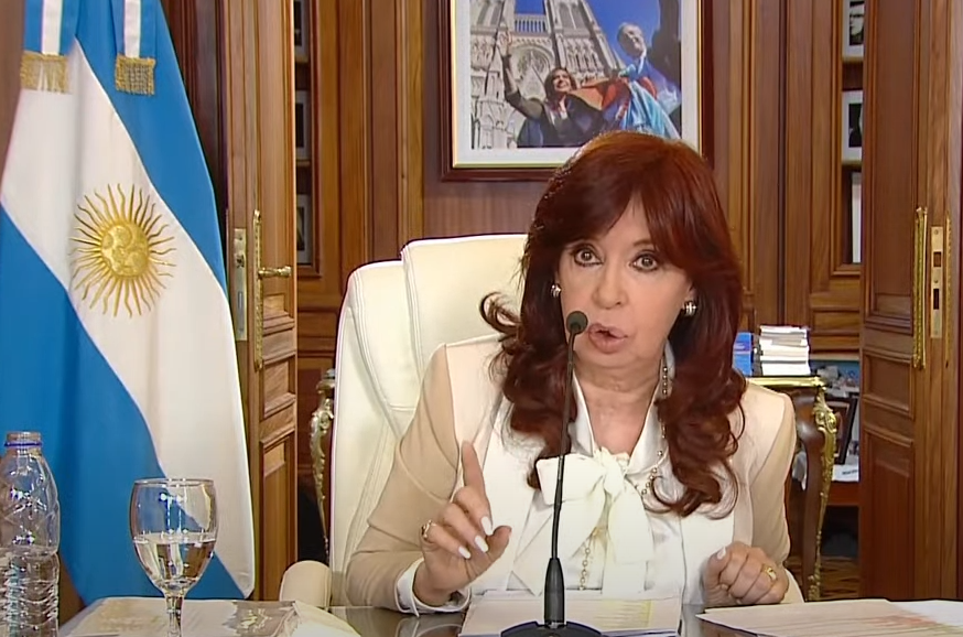 MercadoRabioso's tweet photo. #CFK tratando a #Luciani de vago y mentiroso..
Que nerviosa está la señora !!! 
Korrupta ! #Desesperada #CFK23 https://t.co/fBDKo7tl1K
