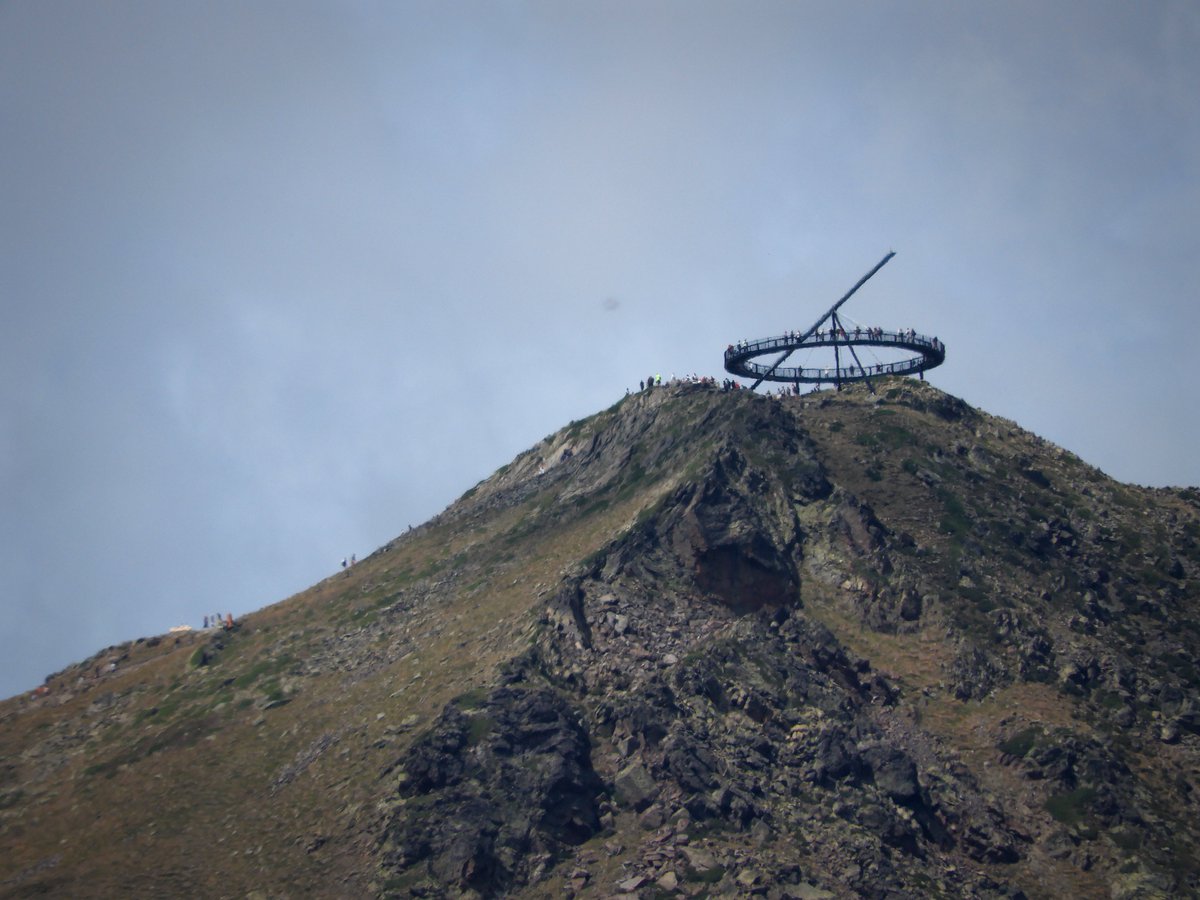 Nuriatg's tweet photo. Foto del #picdeTristaina feta des de l'entrada al Parc Natural de la Vall de #Sorteny d'#Andorra. Calia? En fi... atureu això, si us plau. https://t.co/yqvKcCw3pH