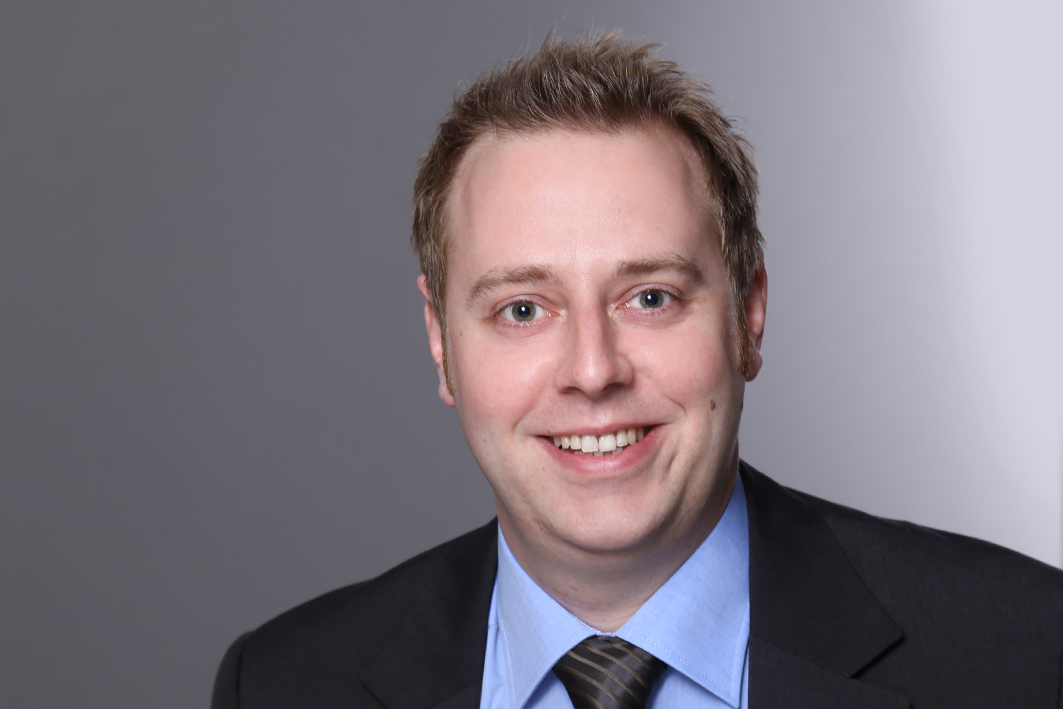 Martin Engelskirchen ist Experte und Gründer im Bereich #Brandschutz. Trotz viel Erfahrung profitierte er von der #Weiterbildung „Fachplaner*in und Fachbauleiter*in im Brandschutz“ - erfahren Sie hier mehr!
bit.ly/3pCs0Mp

Anmeldeschluss für den Lehrgang: 21.09.2022