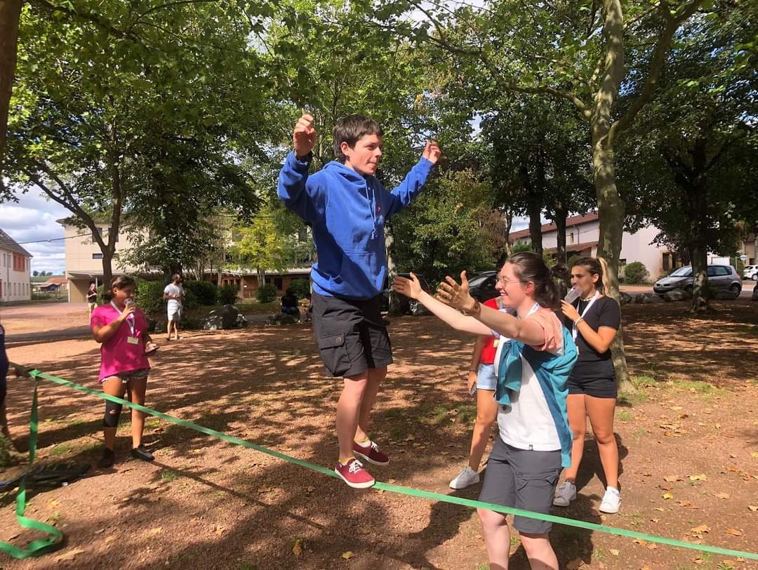 familledonbosco's tweet photo. CAMPOBOSCO JOUR 1&amp;2 : après l’arrivée des jeunes, le #campobosco2022 a démarré avec la veillée de lancement, animée par nos Boscanimators ! 🎉
Les ateliers ont été lancés et tous les participants se sont retrouvés pour le mythique grand jeu de nuit ! 
#DonBosco #MarieDo https://t.co/Wczd7kdIqT