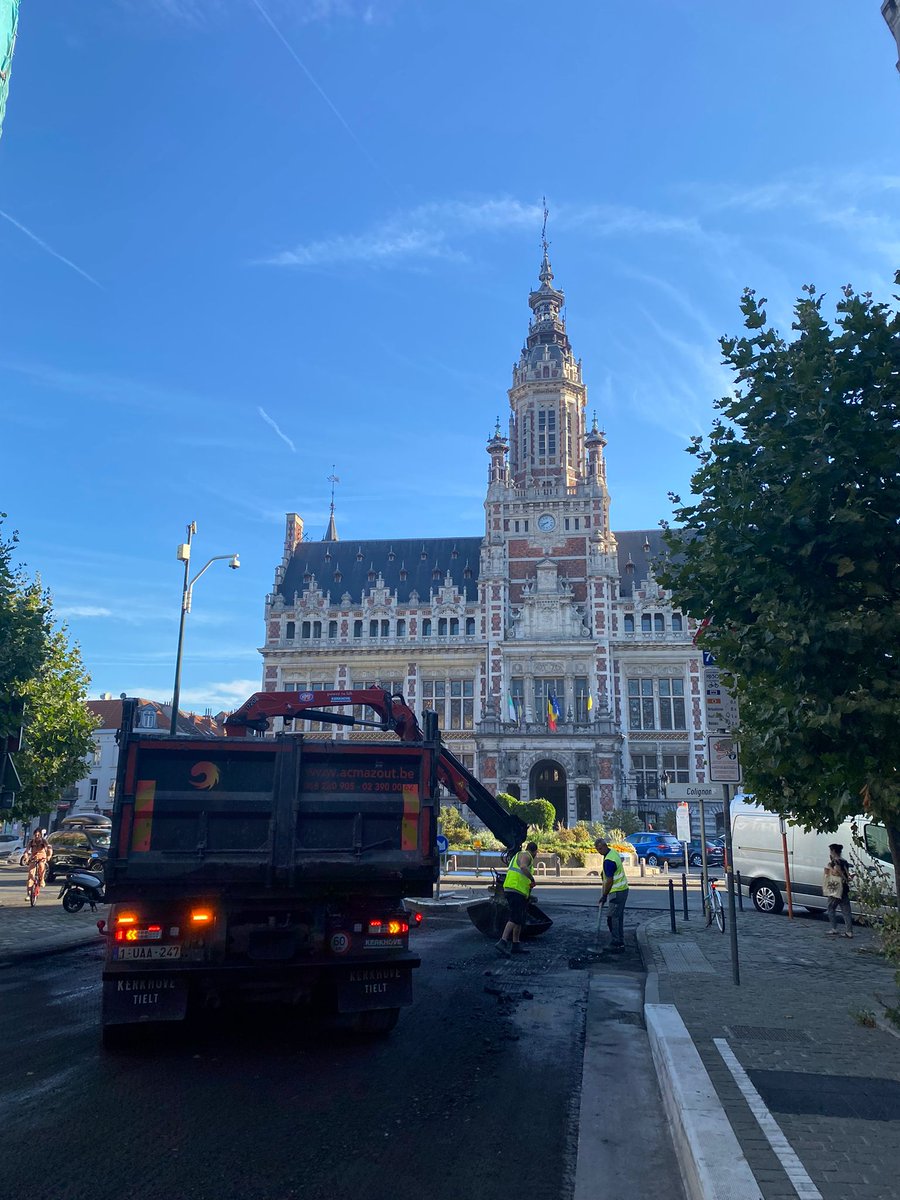 elkevdbrandt's tweet photo. 🚧 C'est parti ! 🥳
Voorbereidende werken in de Koninklijke Sint-Mariastraat.
Après réasphaltage 🔜 un sens unique pour les 🚗 avec des pistes 🚲 dans les 2 sens.
☺️ @CecileJodogne @VanhalewynV #AdelheidByttebier 💚
#GoodMove #Brusselschanges
ℹ️👀👉https://t.co/e3JbFBse9M https://t.co/KpVDwx8zGK
