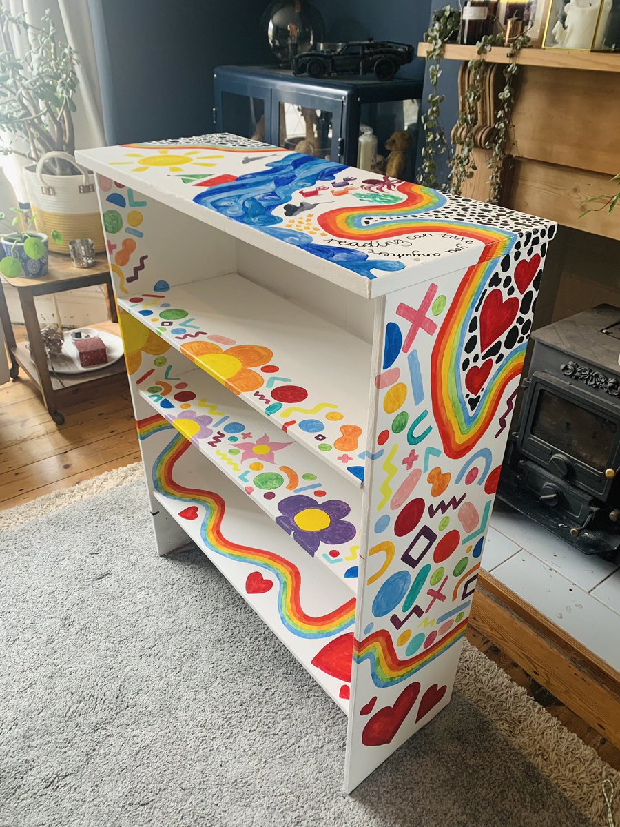 amyfel92's tweet photo. Upcycled an old bookshelf for my classroom and it’s safe to say, that although I got majorly carried away, it’s allowed alllll of the creativity! #paint #upcycle #reading #books https://t.co/ZXPcmVNLwD