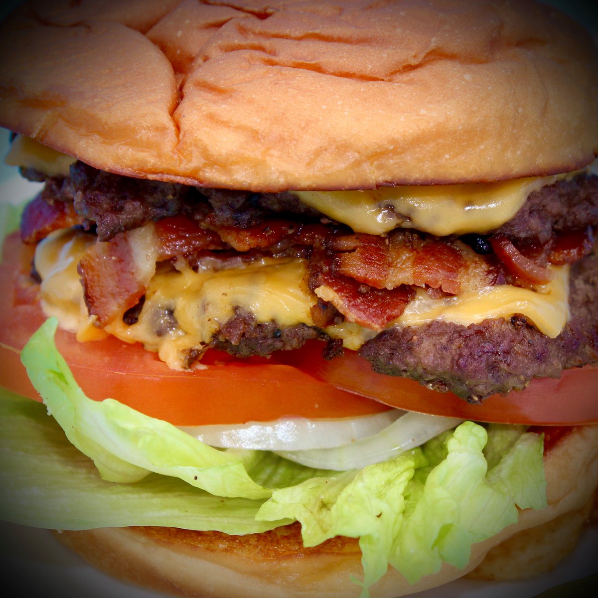 UptownCafes's tweet photo. There's nothing like a good burger to make your day. Our bacon double cheeseburger is the mouth-watering goodness you're looking for.
Fresh grilled burgers are best at Uptown.
#eatlocal #uptowneats #burgers #lunch #lunchnearme #foodnearme #noblesville #indy #carmel https://t.co/rIUpWIwqRB