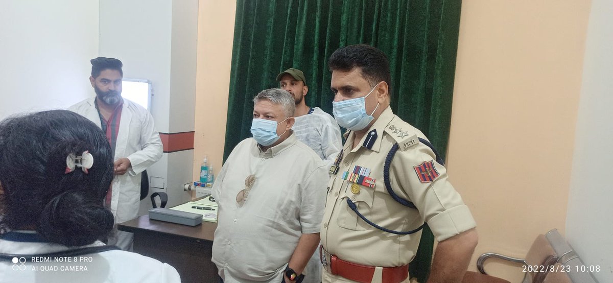 dcdodaofficial's tweet photo. DC Doda along with SSP Doda today paid a surprise visit to SDH Bhaderwah in the morning,directs BMO to publish a duty roster at the entrance of SDH including contact numbers,to ensure availability of doctors for best patient care, to maintain cleanliness. @Divcomjammu @vishesh_jk https://t.co/mupuarCL9c
