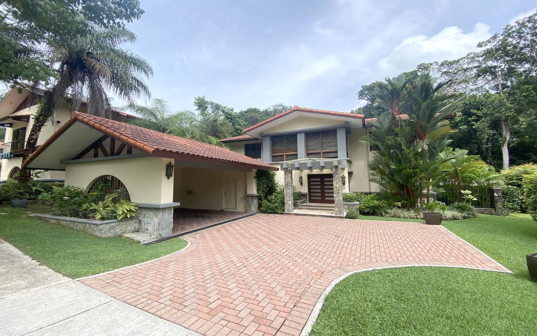 MetroRealtyPTY's tweet photo. Incredible and luxurious house for sale in Panama, wooded area in the center of the city, 4 bedrooms, huge lot, gated community.
Asking Price: $1,450,000
Follow the link to our website for more info:
https://t.co/Lm6MZZi96l https://t.co/5dEpMxpUFb