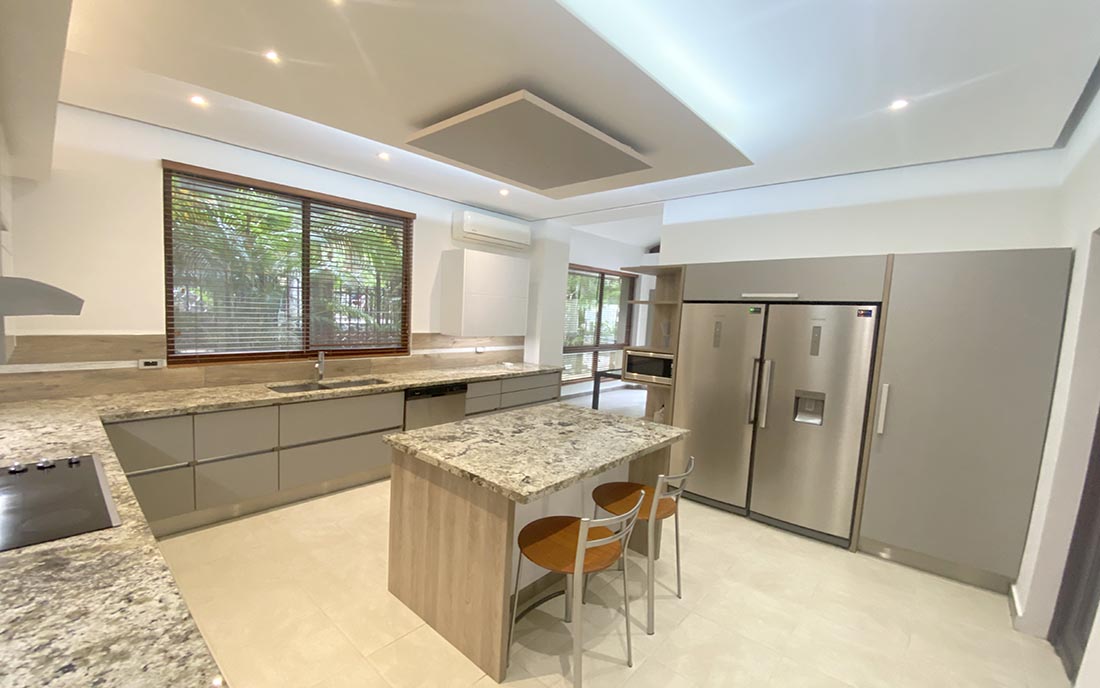 MetroRealtyPTY's tweet photo. Incredible and luxurious house for sale in Panama, wooded area in the center of the city, 4 bedrooms, huge lot, gated community.
Asking Price: $1,450,000
Follow the link to our website for more info:
https://t.co/Lm6MZZi96l https://t.co/5dEpMxpUFb