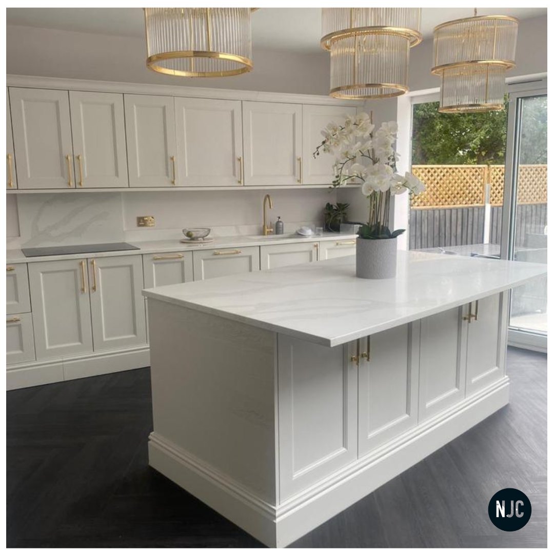 BNJConstruction's tweet photo. Simply stunning new kitchen completed over in Chislehurst 👩🏻‍🍳 
.
.

#bromleybuilders #build #newhomes #extensions ##federationofmasterbuilders  #design #develop #maintain #qualitybuild #refurbishment https://t.co/UdSowMjIH7