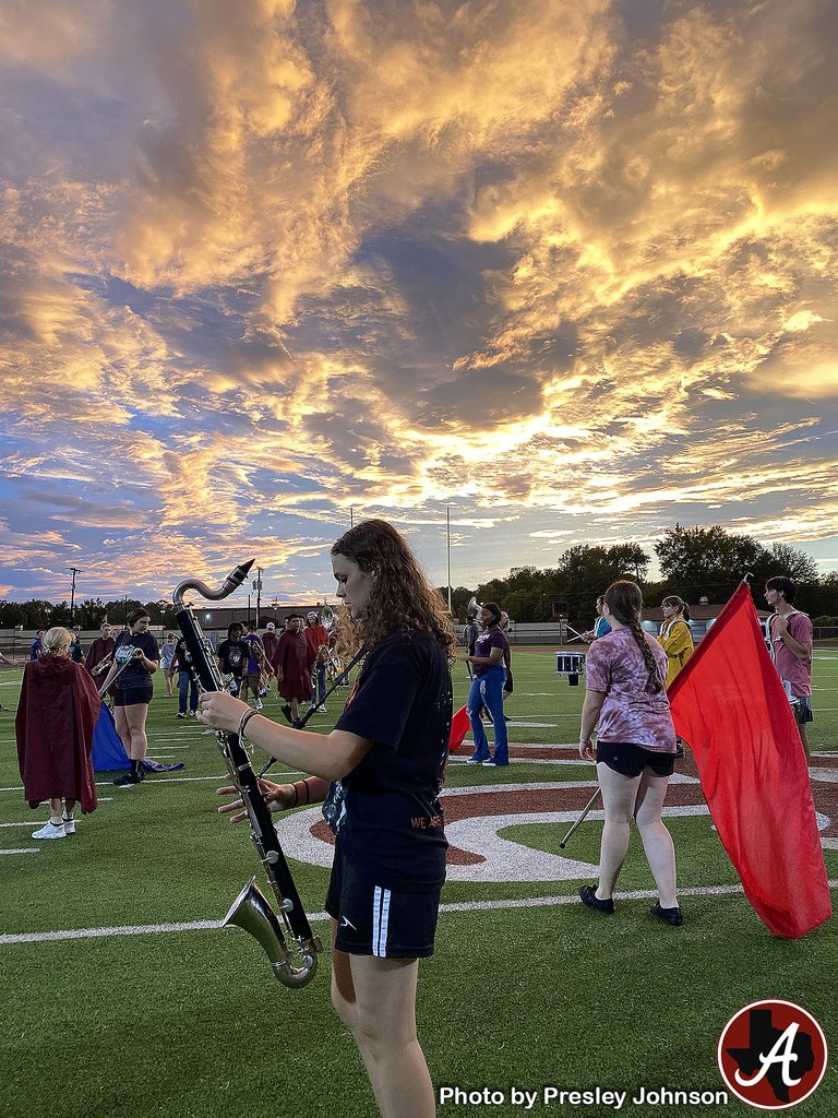 ArpISD's tweet photo. Look at this awesome sunset 📷picture taken by freshman Presley Johnson during Monday evening's Tiger Pride Marching Band Practice. Impressive shot young lady! https://t.co/se2y3tZhst