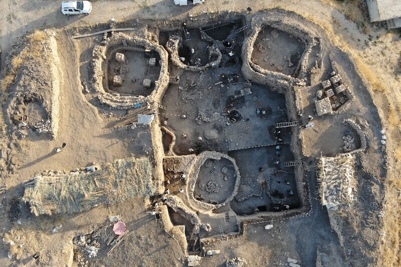 MeanderTravel's tweet photo. Special structures contemporary with Göbeklitepe were unearthed at Gre Filla Mound in the Kocaköy district of Diyarbakır.

During the ongoing excavations the remains of religious and social living areas of societies that lived in the Pre-Pottery Neolithic Period were determined. https://t.co/M3WrNSb3cP