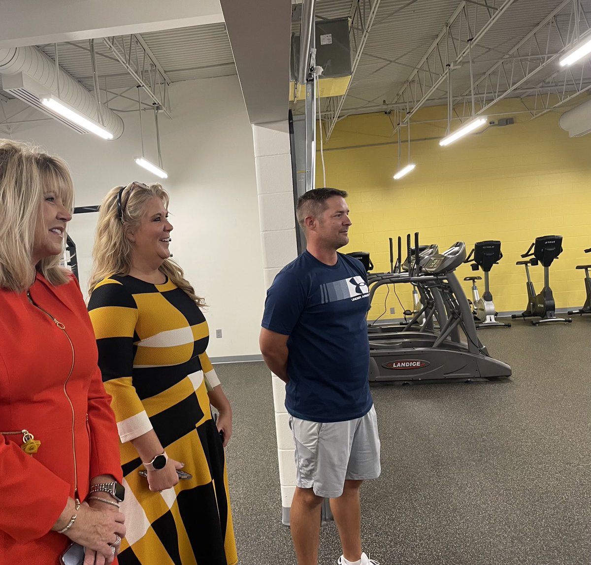 Great First Day at Wilson Middle School! Let’s go Jackets - Rise up! ⁦<a href="/CBCommSchools/">CouncilBluffsSchools</a>⁩ ⁦<a href="/WilsonMS_CB/">Wilson Middle School CB</a>⁩ #LevelUpCB