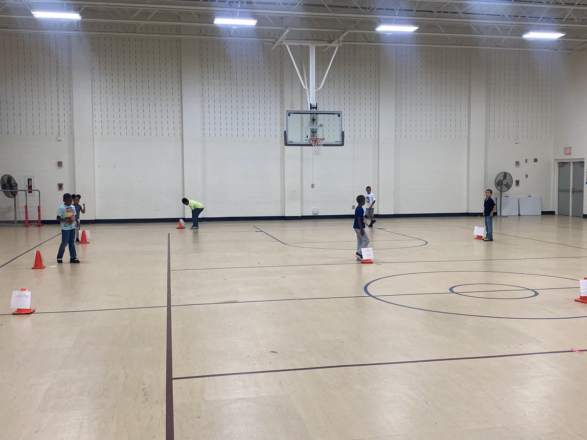 CoachWhiteheadR's tweet photo. Fitness stations for the win @HES_HCS . Each student performed a different exercise at each cone. https://t.co/eM7TRPmR6L