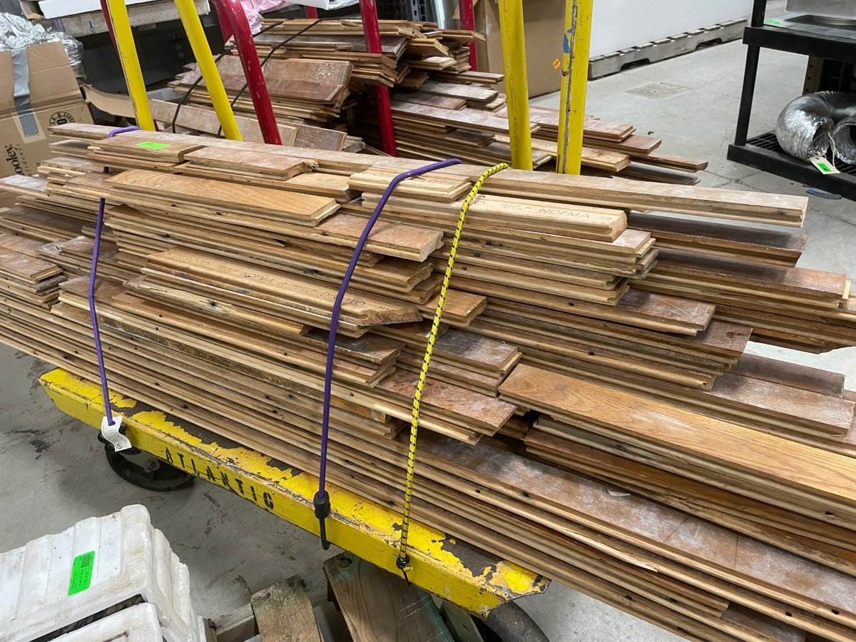 Perfect for a hallway, foyer, small room or to patch an existing floor: We have 50 square feet of awesome salvaged American Oak flooring for sale: post.craigslist.org/manage/7522581…
#thisjustin #oak #oakfloor #woodfloor #bostoncarpenter #bostoncontractor #bostonbuilder