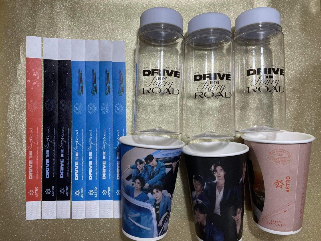 fanessentialsph's tweet photo. ꒰ #FEPHOnhand ꒱ wts/lfb 

｡:°ஐ  astro dttsr comeback cafe

⤑  fan, bottle, cup, posters, postcard, acrylic keyring

ꔛ  can be purchased individually or set
ꔛ  no rush shipping
ꔛ  payo

dm to buy~! https://t.co/6wYng0cUkQ