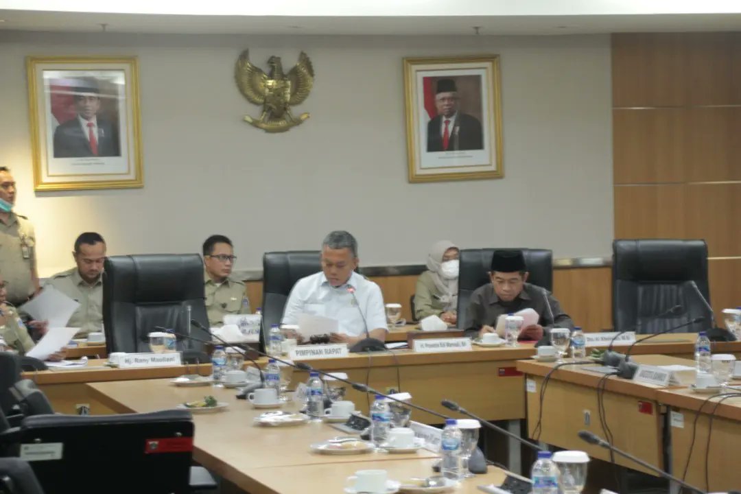 fpksdkijakarta's tweet photo. Dokumentasi Rapat Badan Musyawarah (Bamus) terkait Penetapan Jadwal Pembahasan Raperda tentang Pertanggungjawaban Pelaksanaan APBD (P2 APBD) Tahun Anggaran 2021.
Hadir dari Fraksi PKS Nasrullah dan Suhud Alynudin di ruang rapat serbaguna DPRD DKI (Senin, 22/8/22)
#DokHumasFPKS https://t.co/35Tsf1sNzr
