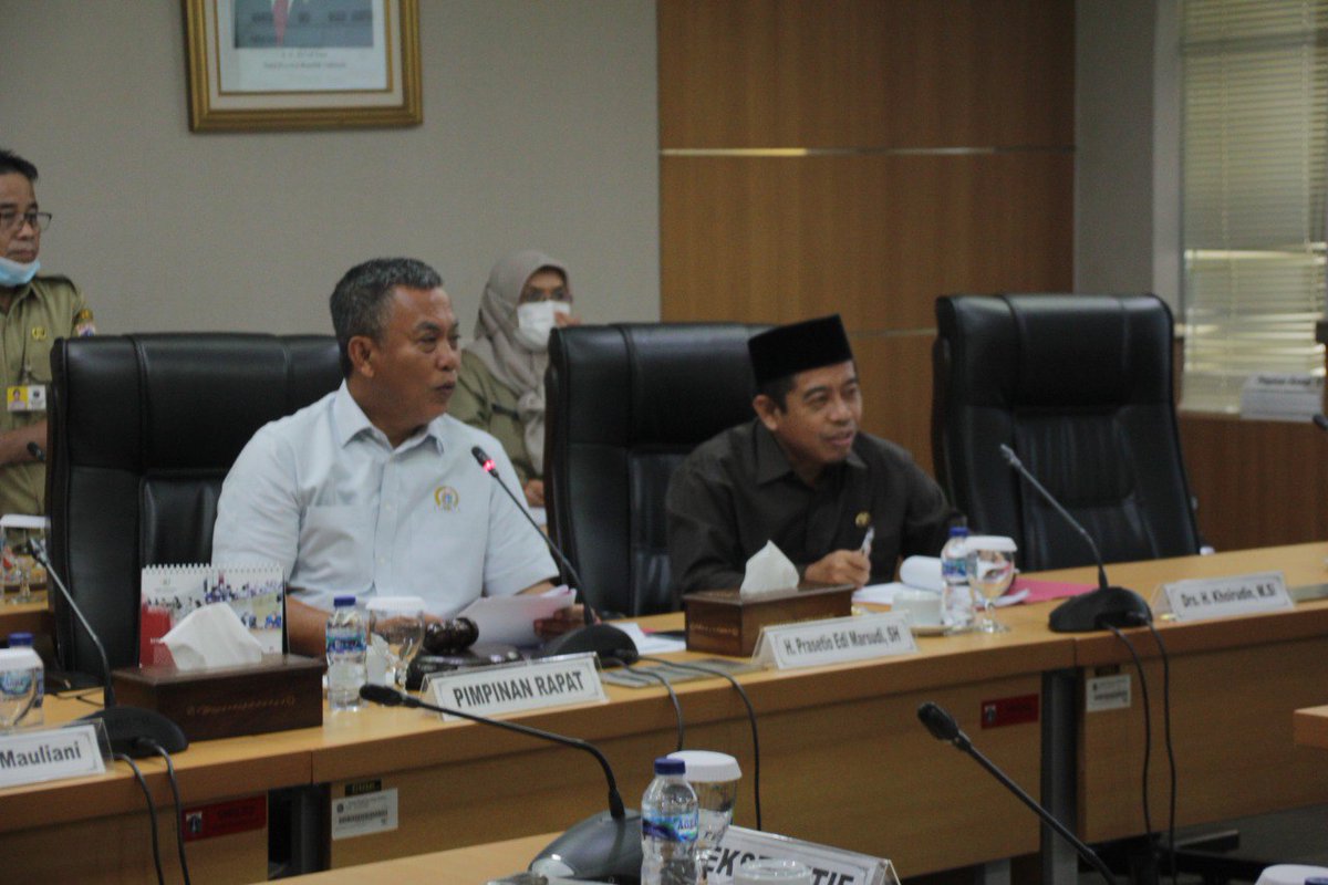 fpksdkijakarta's tweet photo. Dokumentasi Rapat Badan Musyawarah (Bamus) terkait Penetapan Jadwal Pembahasan Raperda tentang Pertanggungjawaban Pelaksanaan APBD (P2 APBD) Tahun Anggaran 2021.
Hadir dari Fraksi PKS Nasrullah dan Suhud Alynudin di ruang rapat serbaguna DPRD DKI (Senin, 22/8/22)
#DokHumasFPKS https://t.co/35Tsf1sNzr