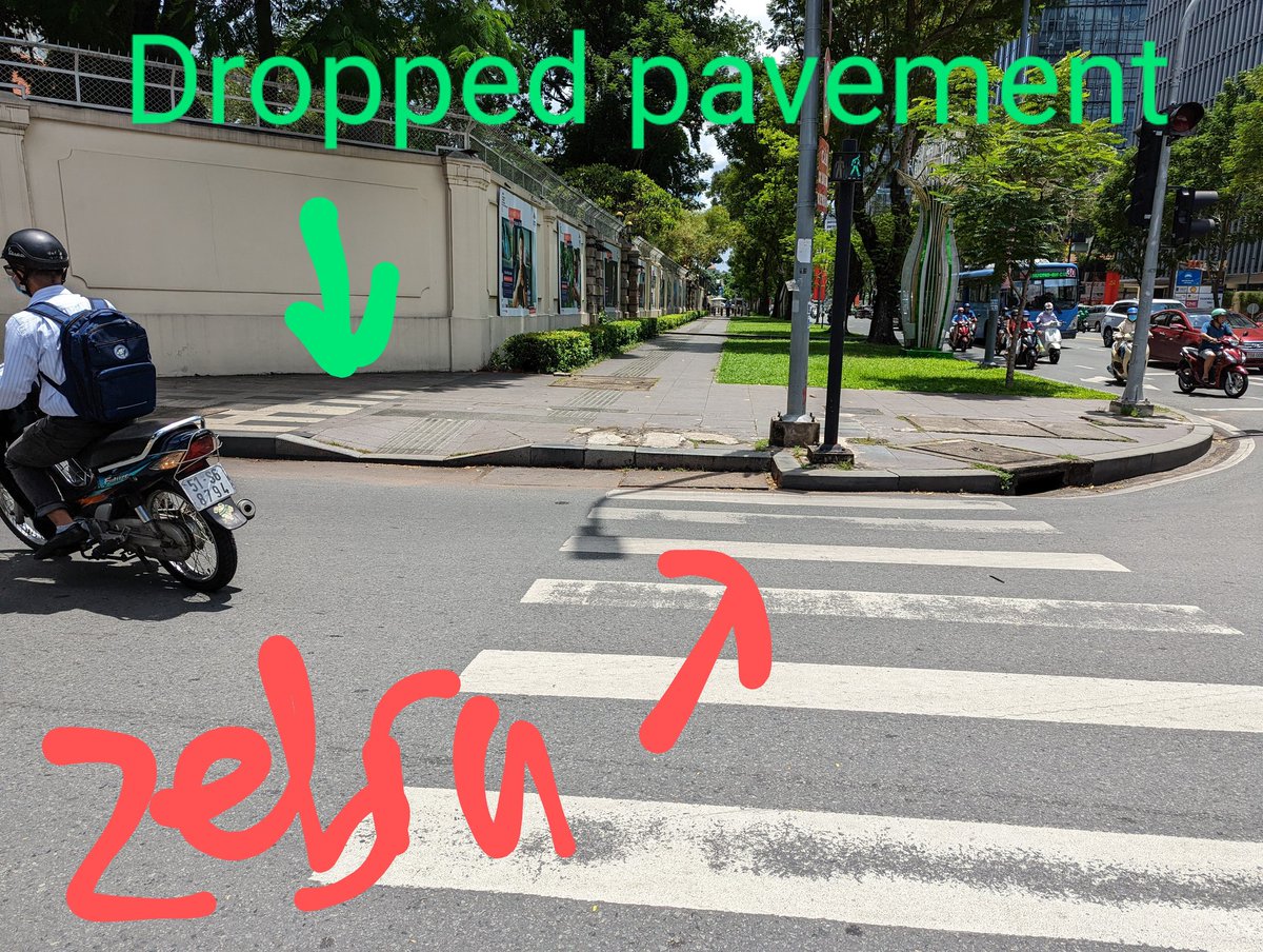 Saigon_Redux's tweet photo. Two more examples, both in the same area around Lê Duẩn.
#Vietnam
#Zebras
#BlindHelp https://t.co/618z2beKaK