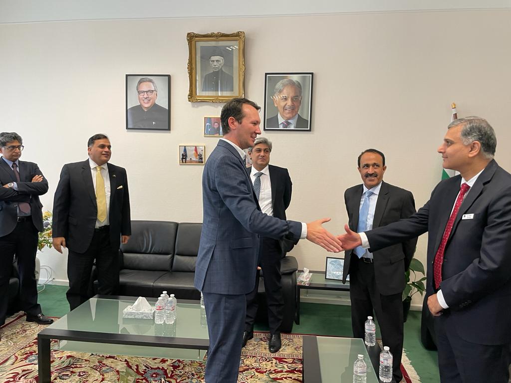 PakinGermany_'s tweet photo. A delegation of National Management Course (NMC) Visited @PakinGermany_ &amp; met Amb @DrMFaisal. They were briefed by Mr. Lorenz Strittmatter , dealing officer #Pakistan Affairs, @GermanyDiplo &amp; held healthy discussion on Pak-German relations
@epwing_official @ForeignOfficePk https://t.co/WbVQglybmf