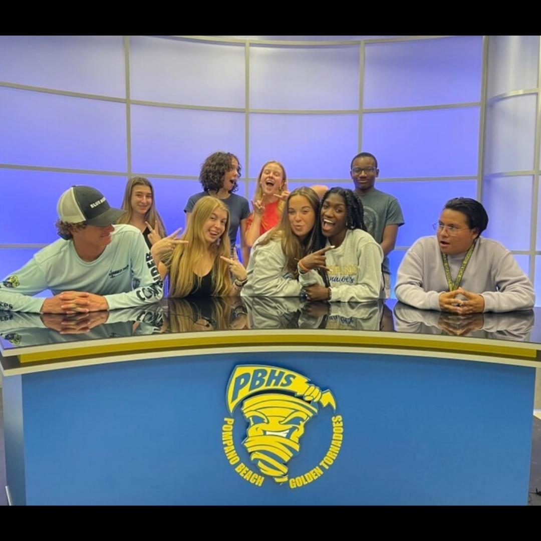 shortcutstv's tweet photo. New school year is here!
Here's some pics of @PompanoTVI's return. They hit the ground running to open the year!

#BigYearComing #2023GoldenTornados #SouthFloridaProud @browardschools

*Reminder- send Short Cuts your TV/film program's "return to school" pics and we will post them https://t.co/hHLH3WX8NJ