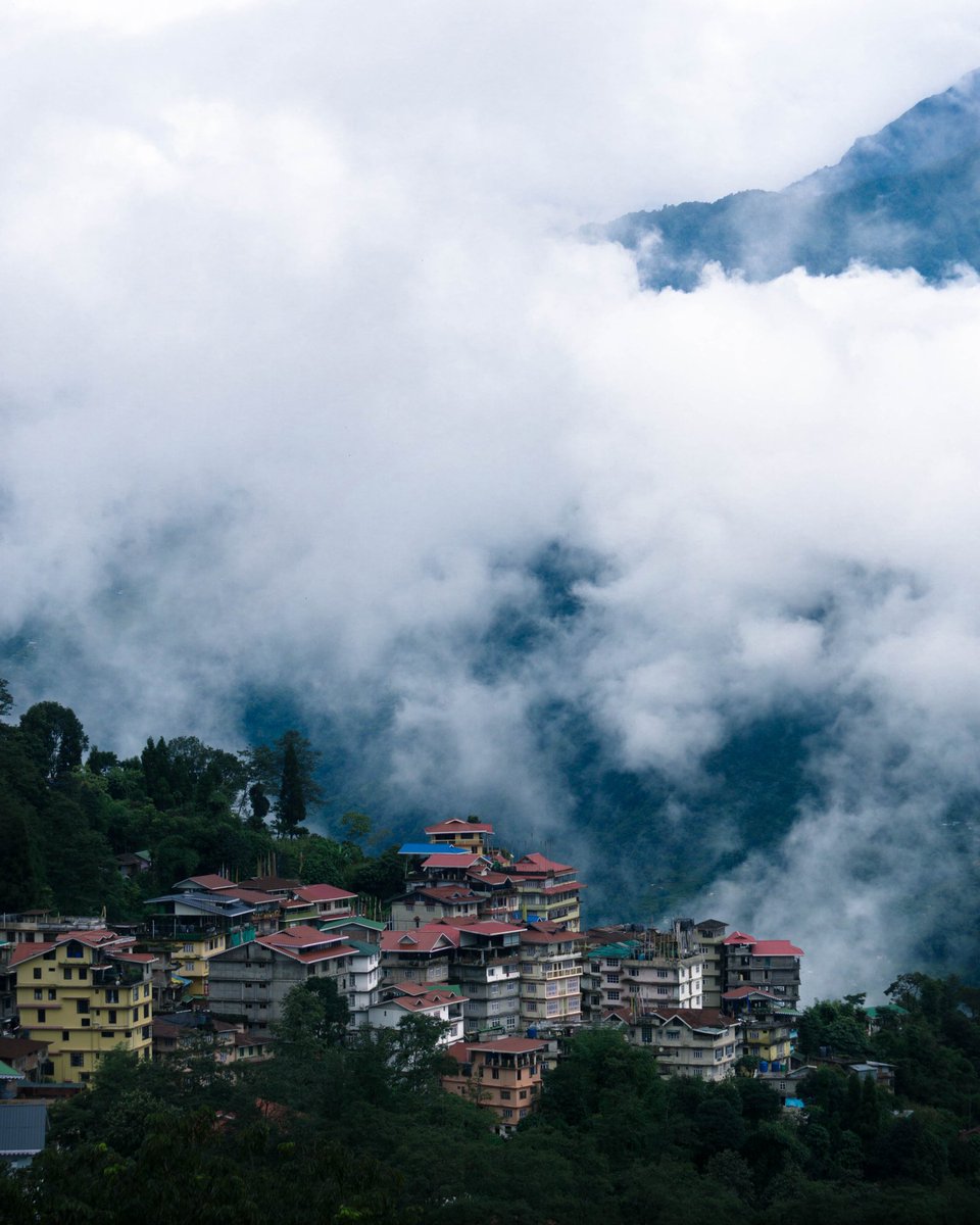 anirban_ig's tweet photo. Heavy rain at night, didn’t expect to wake up to this view. 
#photography #landscape #landscapephotography #tuesdayvibe https://t.co/487waIBGoq