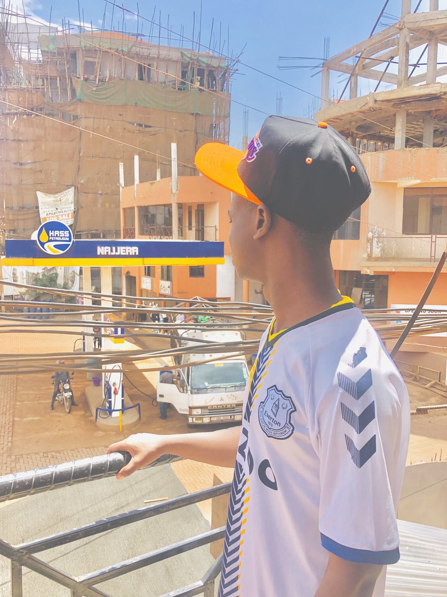 Roddy_5ive's tweet photo. A happiest birthday to me 💛🌻
I just made 19years🎂🎂⚡🇺🇬 
I am Djicebwoy🇺🇬
•
•
#nbsafter5 #ThisMorning #teenager #MUNLIV #manchesterunitedvsliverpool #MUFC #tuesdayvibe #birthdayboy #birthdaywishes #FolloMe #FOLLOW #Like #TWEETBACK #Lakers #evertontwitter #ManchesterUnited https://t.co/zBbJlH0kBQ