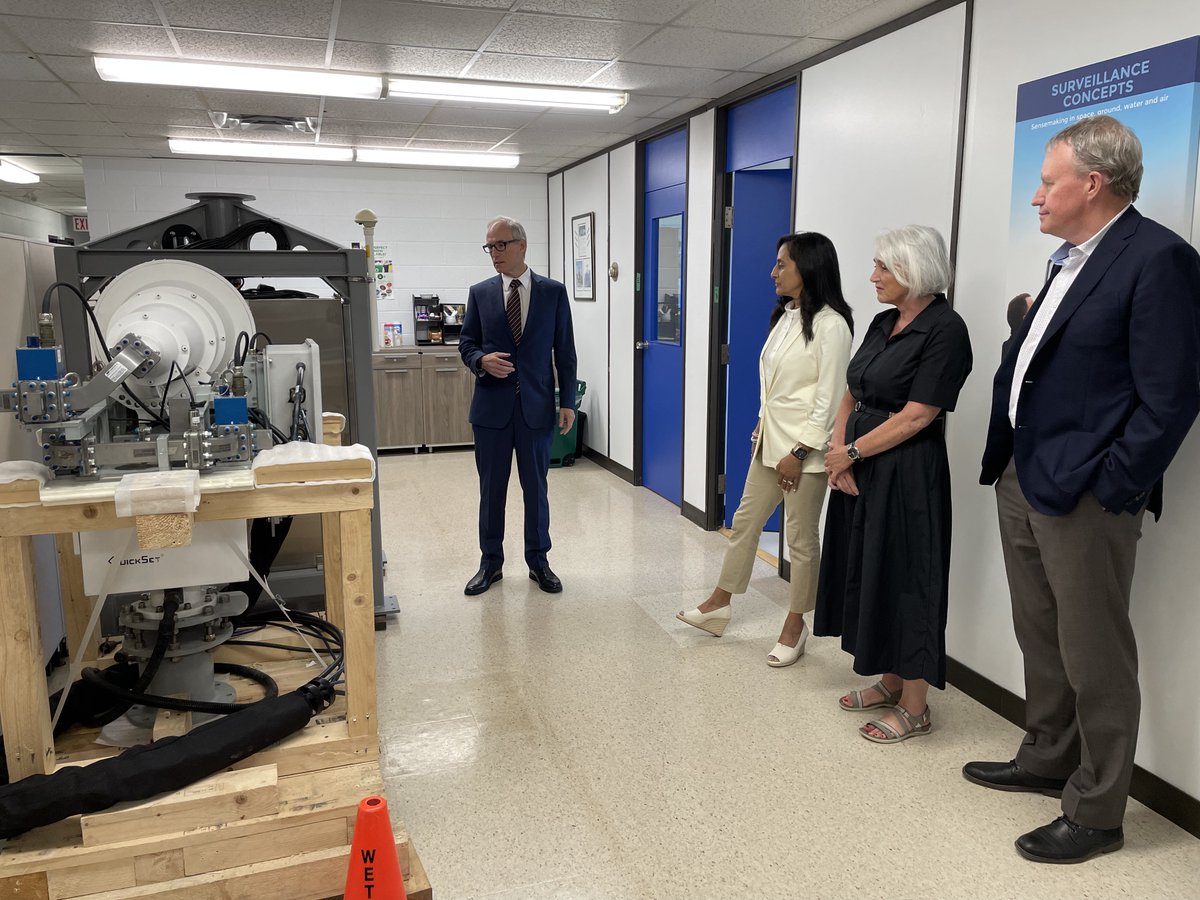 Joanne_NL's tweet photo. Incredible things are happening at @ccore1975 in St. John’s and it was a pleasure to visit with Minister @AnitaAnandMP.

With support from Defence Research and Development Canada, we're finding global solutions for defence, satellites and radar from Newfoundland &amp; Labrador. https://t.co/UIc3nz5d8F