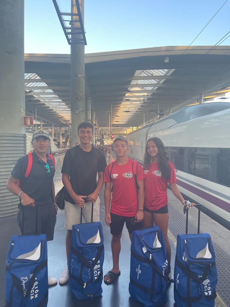 CDLMVoleyPlaya's tweet photo. El CD La Manga estará representado en el Campeonato de España 🇪🇸de voley playa de Selecciones autonómicas Sub 19 masculino y femenino. 

Nuestros jugadores: 
🔝Eva Álvarez
🔝Tomi Sanabria 
🔝Juan Carlos García 

Nuestro entrenador:
🔝Jun Álvarez

Suerte a tod@s🍀 https://t.co/m2iSY7PesU
