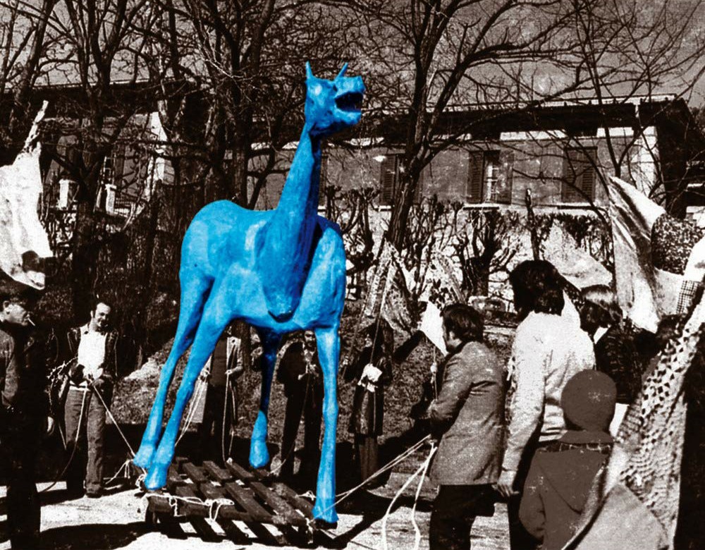 VPelligra's tweet photo. #MarcoCavallo era un'opera #deviante realizzata da #devianti e quando #Basaglia decise di farla sfilare per le strade di Trieste, aprendo i cancelli dell'istituzione totale, lo fece per dire qualcosa di non molto diverso da #VivaLeDevianze
@EnricoLetta https://t.co/8Ou6yJkLTP