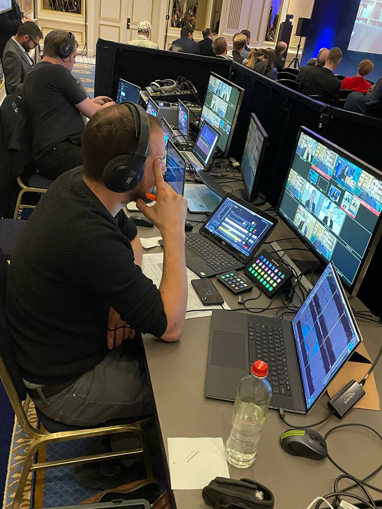 MeereJonathan's tweet photo. Duvall bvba, pulled off a 1600-person hybrid conference,  using the QuaQua platform. Together with #SteigenbergerWiltchers and Charles River Associates, they hit another one out of the park! 
#team #work https://t.co/DgfRWihfGs