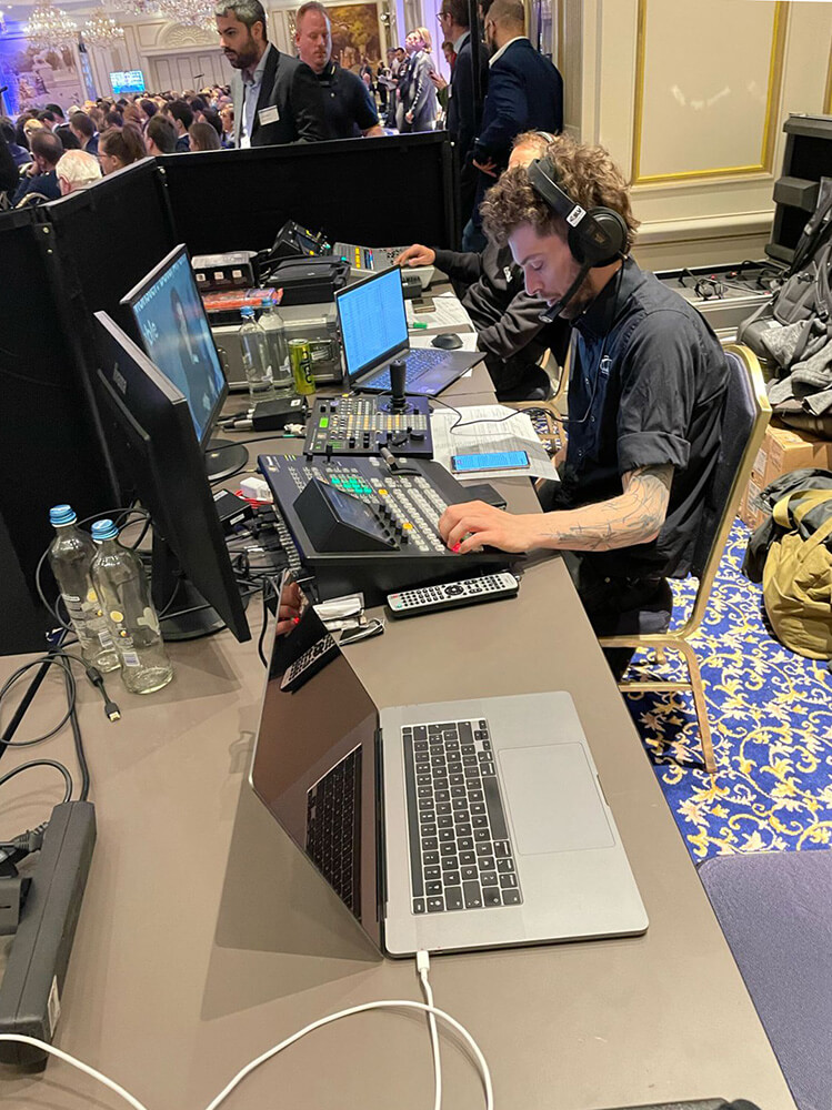 MeereJonathan's tweet photo. Duvall bvba, pulled off a 1600-person hybrid conference,  using the QuaQua platform. Together with #SteigenbergerWiltchers and Charles River Associates, they hit another one out of the park! 
#team #work https://t.co/DgfRWihfGs