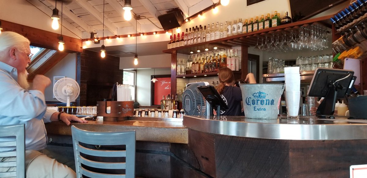 Skkylah69's tweet photo. Went to the coolest little taco place last night... ordered 2 street tacos and some salsa and chips to go.  While waiting ended up chatting with the Bartender for an hour which ended up with a free beer. 🌮❤👢   I love Nashville! https://t.co/vWf6E85Djt
