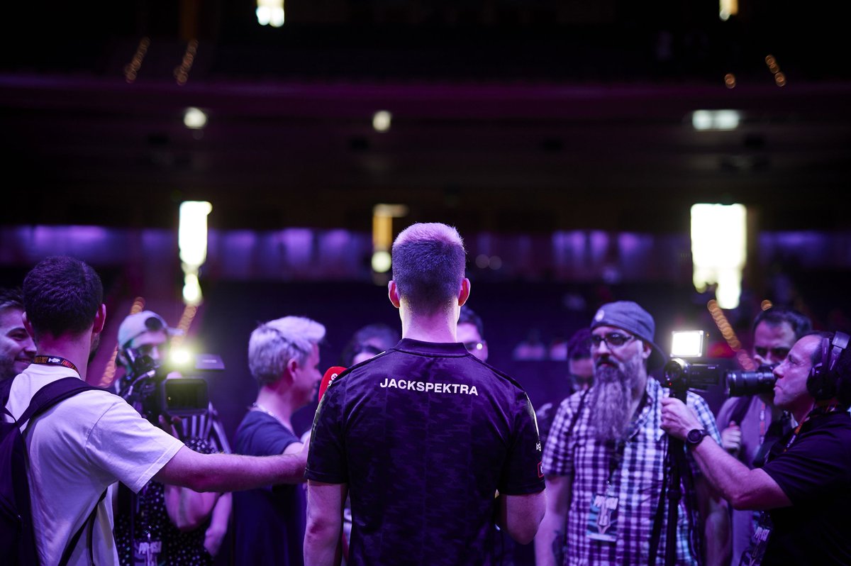 Jackspektra's tweet photo. Playing Infront of such a crowd was an amazing feeling and I'm really grateful for all the support I continue to receive, as the champions of Spain I hope we can make all of you proud representing 🇪🇸 at EUM. 
Os quiero y gracias por todo ❤️❤️ https://t.co/TsLWfHny3c
