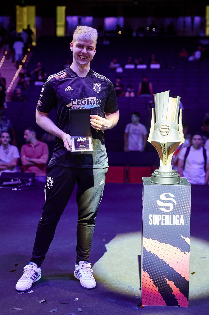 Jackspektra's tweet photo. Playing Infront of such a crowd was an amazing feeling and I'm really grateful for all the support I continue to receive, as the champions of Spain I hope we can make all of you proud representing 🇪🇸 at EUM. 
Os quiero y gracias por todo ❤️❤️ https://t.co/TsLWfHny3c