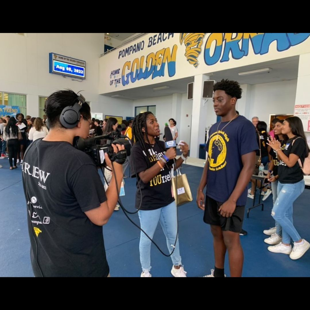 shortcutstv's tweet photo. New school year is here!
Here's some pics of @PompanoTVI's return. They hit the ground running to open the year!

#BigYearComing #2023GoldenTornados #SouthFloridaProud @browardschools

*Reminder- send Short Cuts your TV/film program's "return to school" pics and we will post them https://t.co/hHLH3WX8NJ