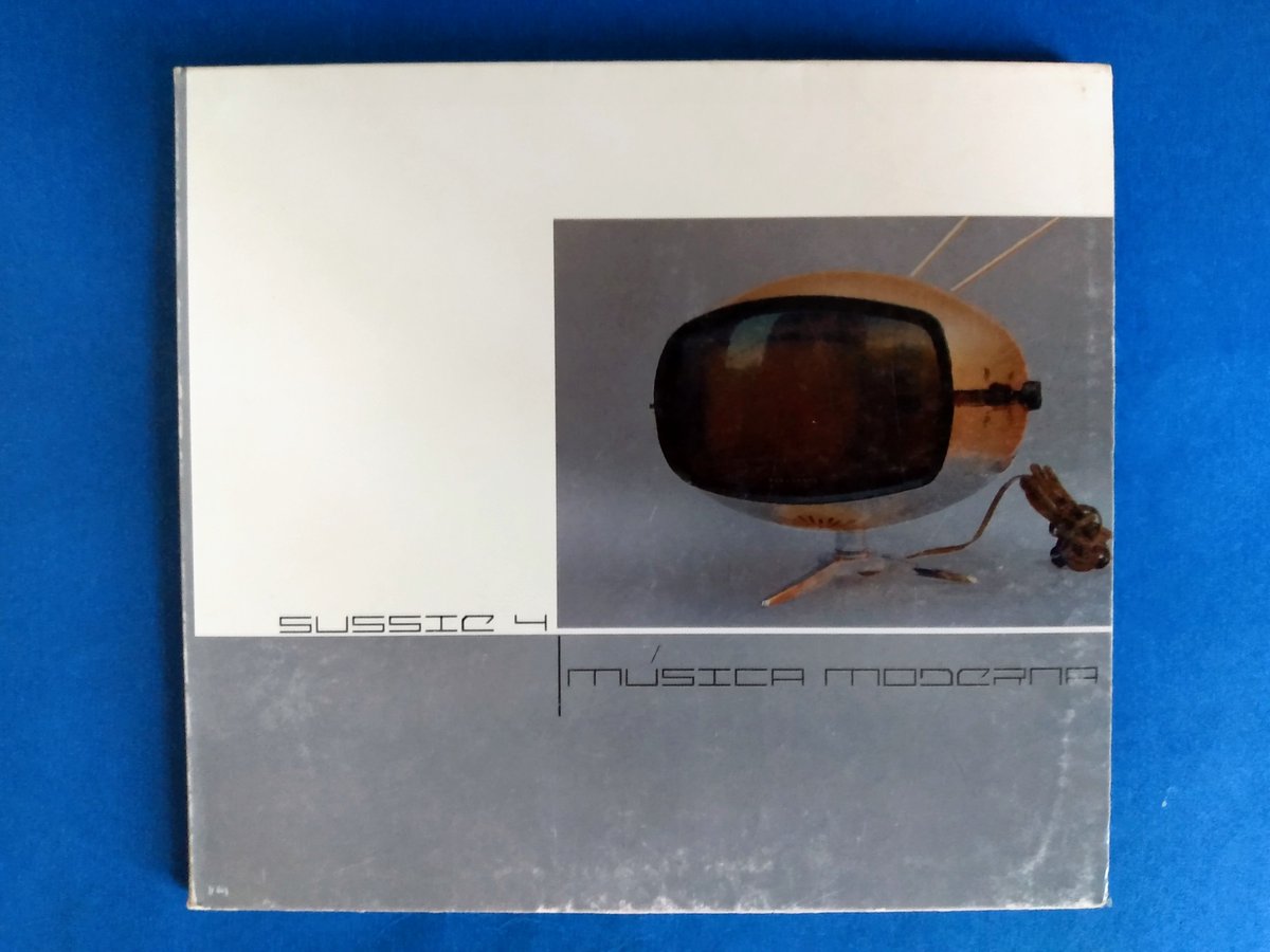 YairFA's tweet photo. @sussie4music Un disco que compre cuando recién salió a la venta en ese año.
Yo los conocí desde su etapa con el colectivo #NopalBeat y tuve la fortuna de poder hablar con ustedes en un evento en la embajada de Francia.
Espero que después, me puedan firmar este disco.
¡Saludos! https://t.co/pJL9hVMTFx