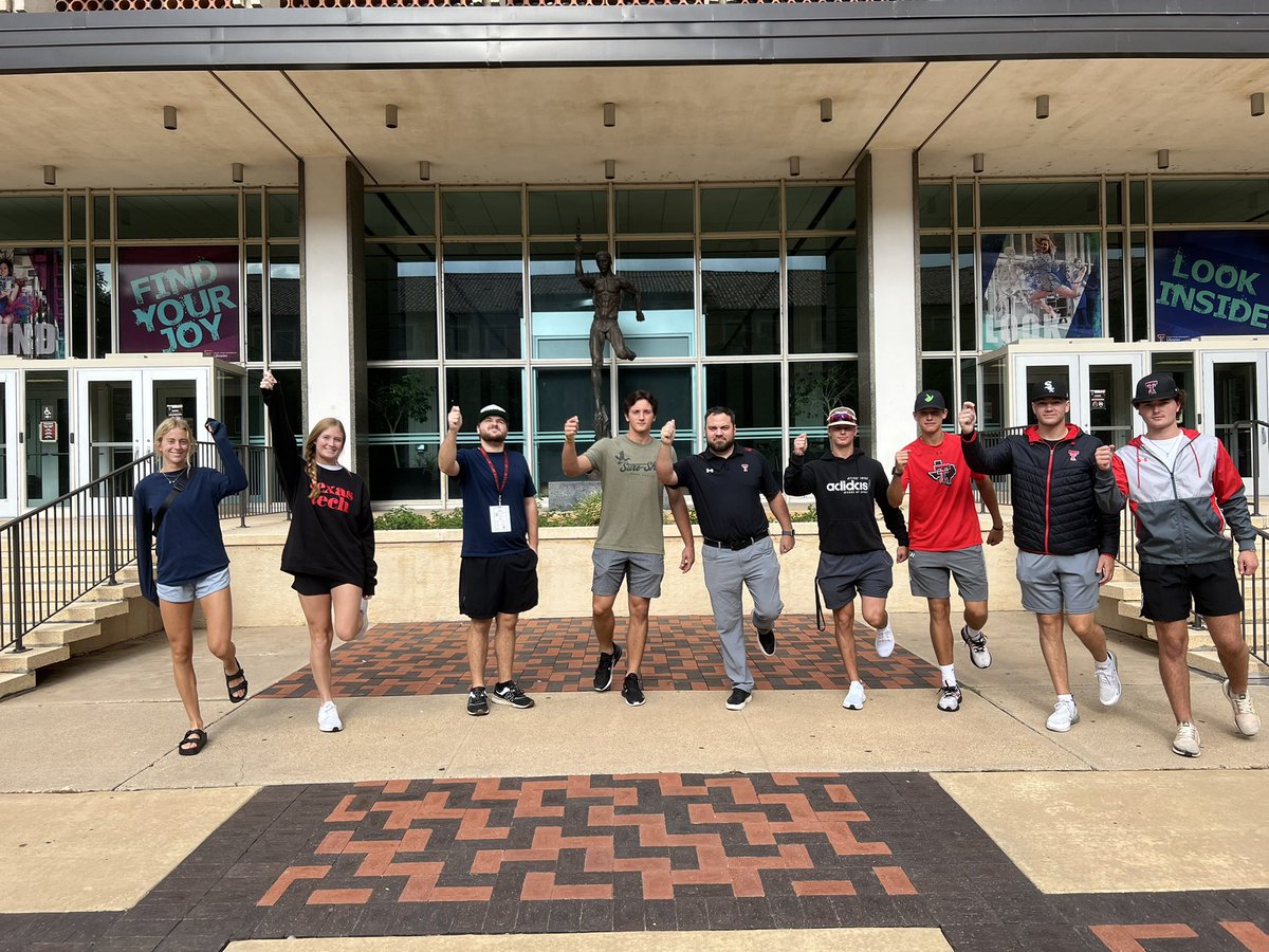 WreckEmPrep's tweet image. Team red and black enjoyed learning about the library #WreckEmPrepFall22