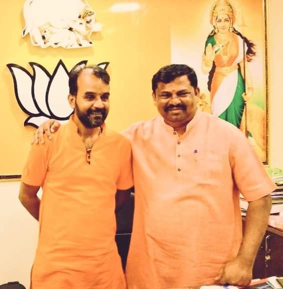 NidhiIND07's tweet photo. जेल के ताले टूट गये - अपने राजा भैया छूट गये 🙏🏻🙏🏻

हिंदू शेर टाइगर राजा सिंह जी को कोर्ट ने जमानत् दी ।। 
#RajaSingh #टाइगर_राजा_सिंह https://t.co/lCoPYSAz7i