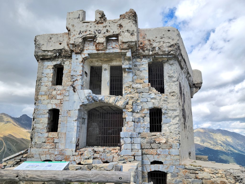 SebOlharan's tweet photo. Le site de l'#Authion, partagé entre les communes de #BreilsurRoya, #Moulinet, #Saorge et #LaBollèneVésubie a été le théâtre d'une bataille historique en avril 1945.

On peut y découvrir un patrimoine fortifié exceptionnel et des paysages à couper le souffle. https://t.co/GQQIPk3KGa