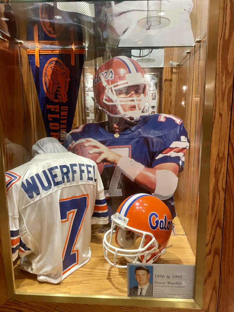 WuerffelTrophy's tweet photo. Always great to gather with @ncfaa and friends. Thanks for hosting @daveyobrien!
#ncfaa #collegefootball #cfbawards #espn #daveyobrienaward https://t.co/kGRnR7dRYQ