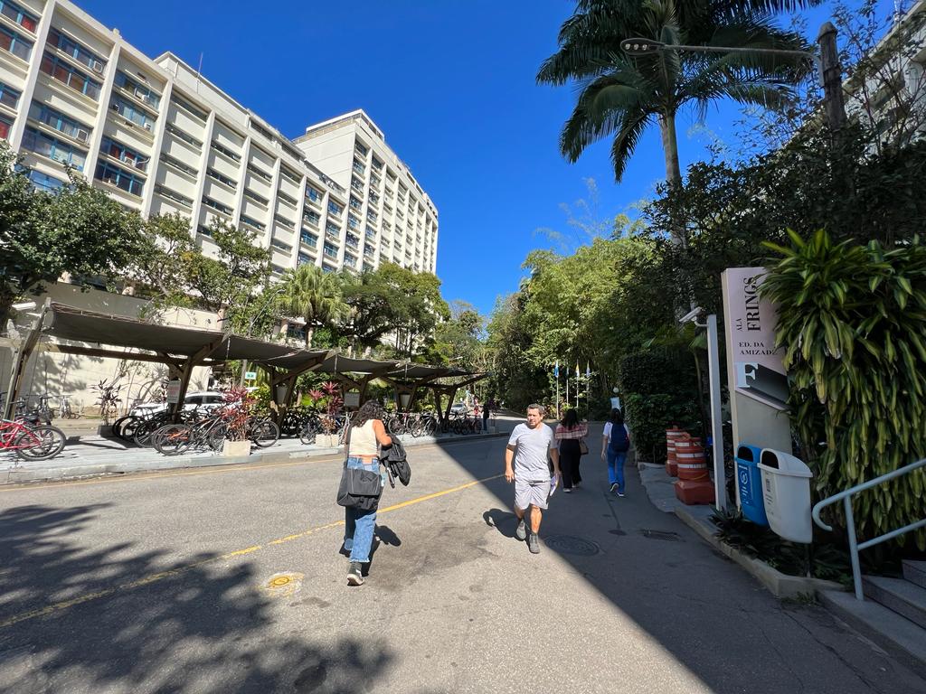 pucriooficial's tweet photo. Parece que o tempo mudou, não é mesmo? O que não muda é a beleza desse campus abençoado! @MANTABI. https://t.co/0vZ6EbSGAF