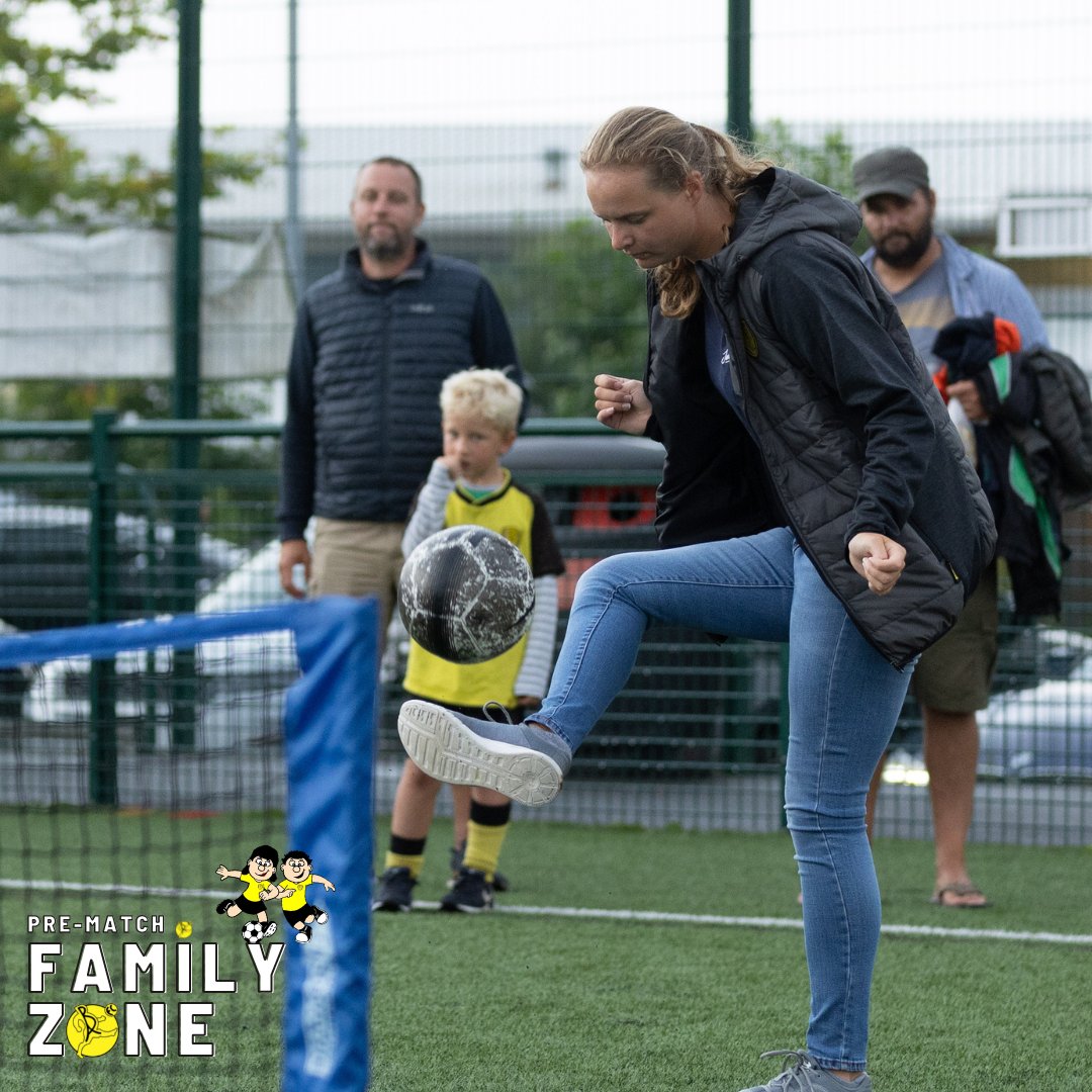 BAFCWomen's tweet photo. 💛🖤

Thank you to all the fans and families who came to the Family Zone and met our First Team before @burtonalbionfc's game against @IpswichTown last week!

It was great to meet you all!

#BAFC @BillyBrewerBAFC @BurtonAlbionCT https://t.co/OPLiIRb7EW