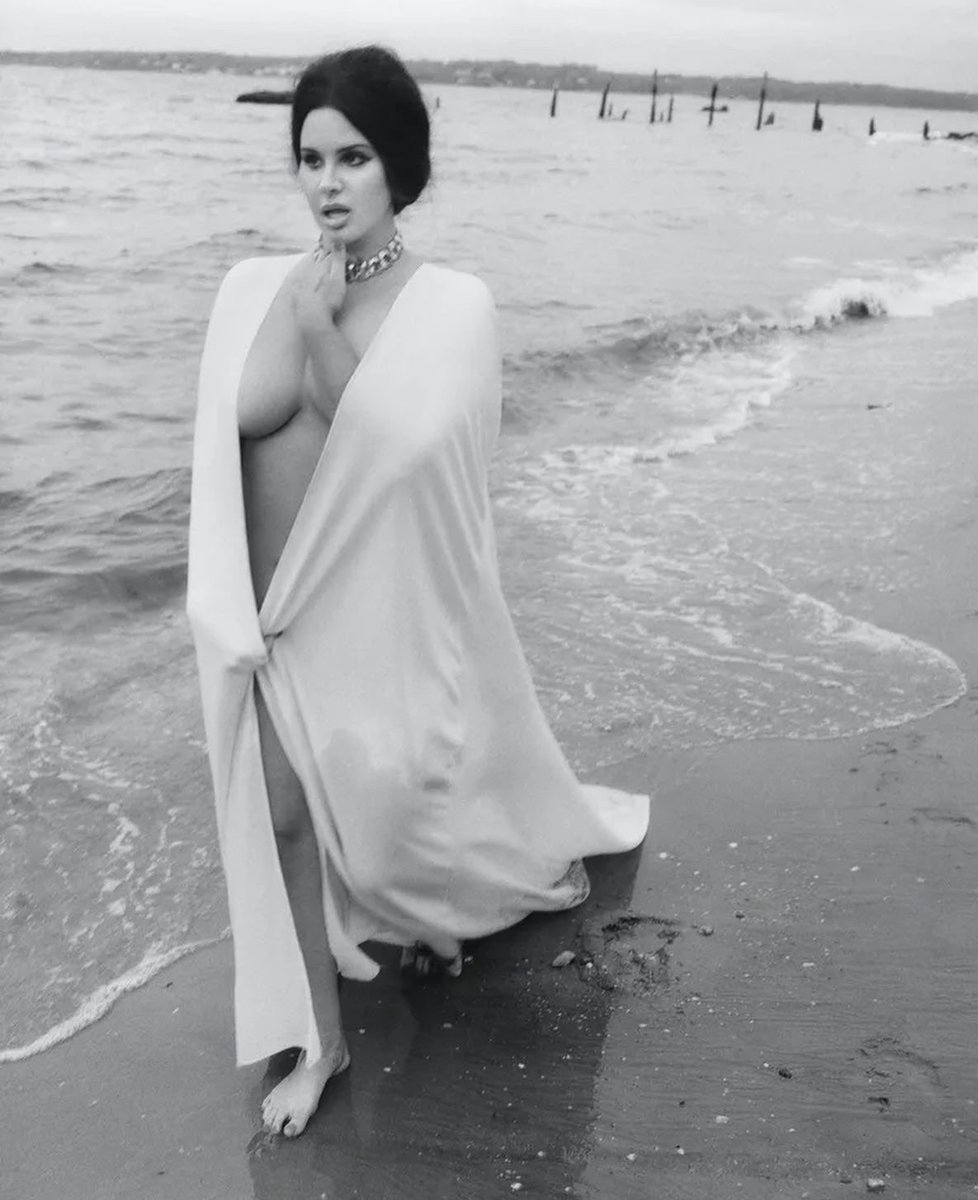 LDReyInfo's tweet photo. Lana Del Rey seemingly teases that music from her new album is coming very soon (possibly September) https://t.co/cPGHmfsiOU