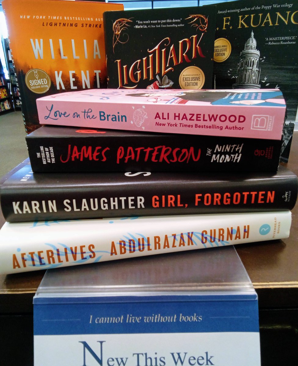 BNPlainview's tweet photo. #NewRelease Tuesday is looking fantastic! Come in and see what's #NewThisWeek - there's something for everyone! 📚 

#BNDiscover #BNPlainview #BarnesAndNoble https://t.co/Tt86vSRwvo