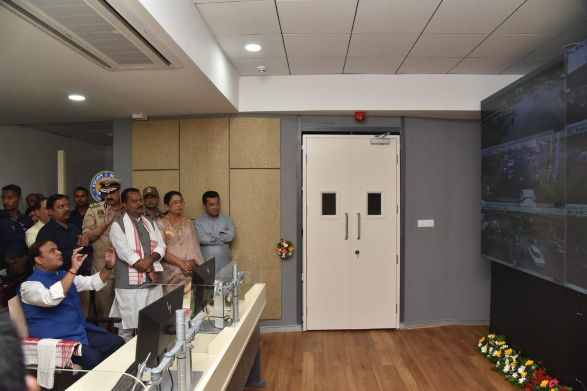 himantabiswa's tweet photo. Glad to launch Phase-I of Integrated Traffic Management System, covering 20 junctions (Nepali Mandir to Khanapara) in Guwahati city.

Cameras are installed at major junctions to ensure seamless traffic &amp; check violations.

Total 94 junctions will be covered in the final phase. https://t.co/BllUU7GJHy
