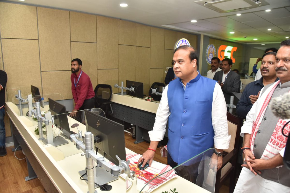 himantabiswa's tweet photo. Glad to launch Phase-I of Integrated Traffic Management System, covering 20 junctions (Nepali Mandir to Khanapara) in Guwahati city.

Cameras are installed at major junctions to ensure seamless traffic &amp; check violations.

Total 94 junctions will be covered in the final phase. https://t.co/BllUU7GJHy