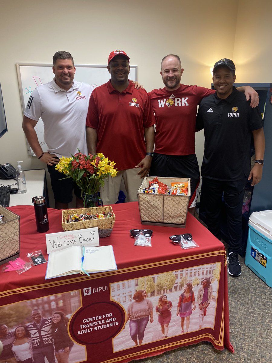 Thanks @Coach_Crenshaw @IUPUIMensBball and some of my favorite players for stopping by the IUPUI General Studies Open House. #WOW #IUPUI Check out their 22-23 schedule iupuijags.com/sports/mens-ba…