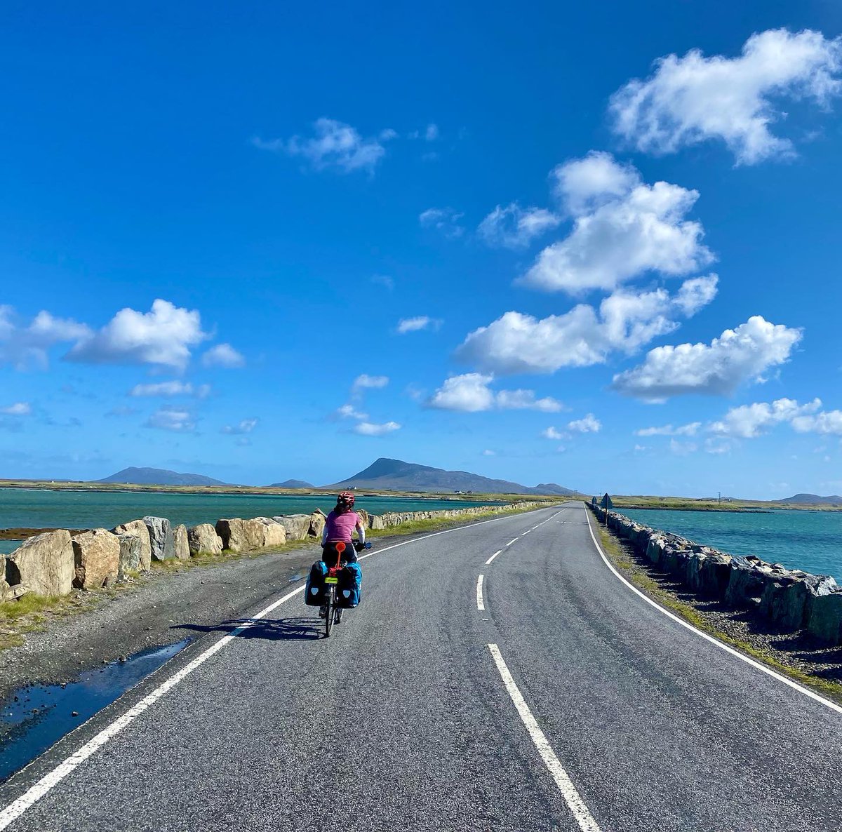Hebridean_Way's tweet photo. Did you know the #hebrideanway has two routes? One is a cycling route (185 miles)  on road and the other is a walking route largely off road (156 miles). 

📸: @velo.yolo

#visitouterhebrides #hebway https://t.co/Vab9Vywc2e