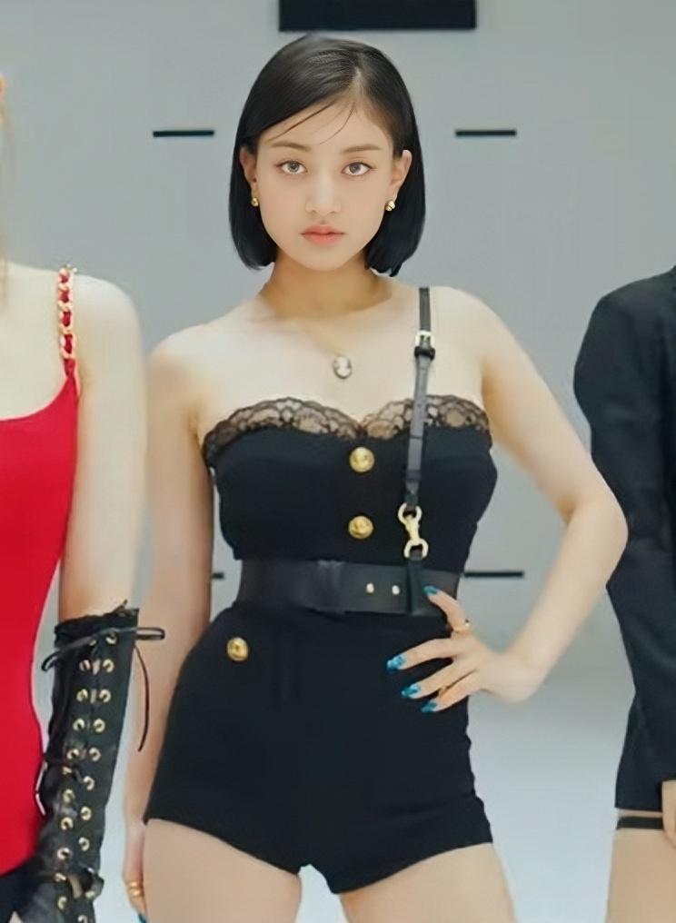 PARK JIHYO IN THIS FIT I'M GONNA PASS OUT